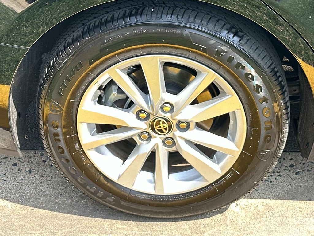 Thumbnail: 2025 Toyota Camry - 17