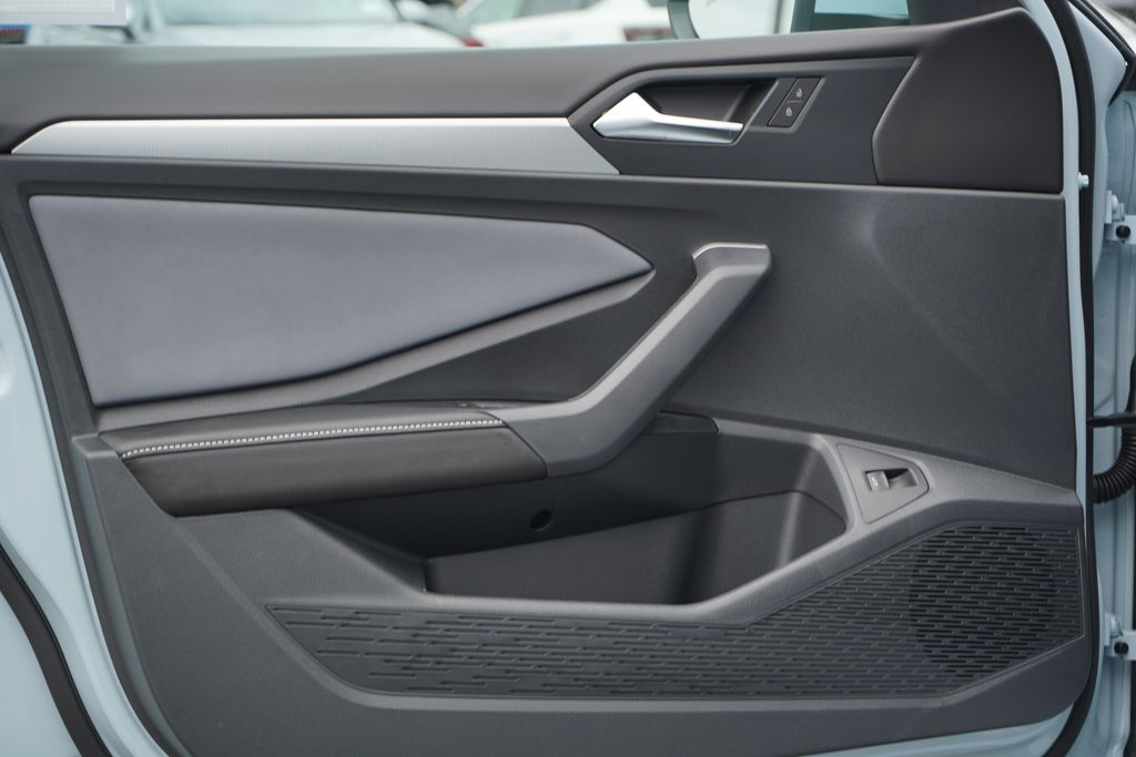 2025 Volkswagen Jetta SE 18