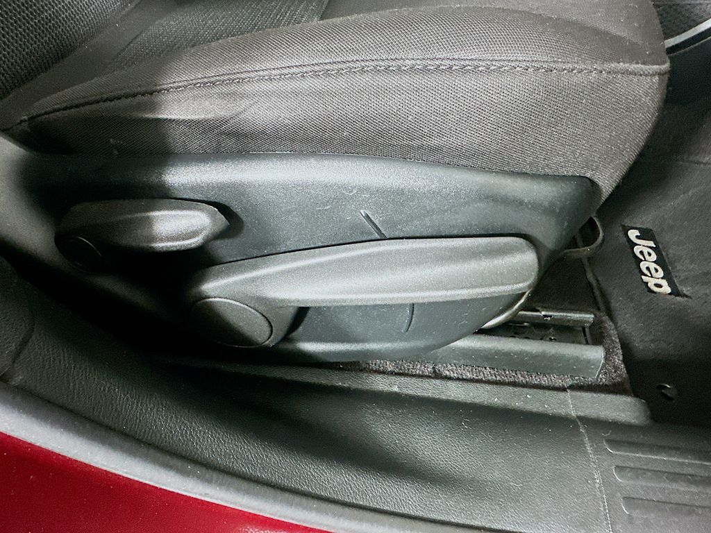 Used 2019 Red Jeep Latitude image 24