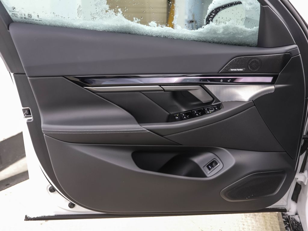 Thumbnail: 2026 BMW i5 - 9