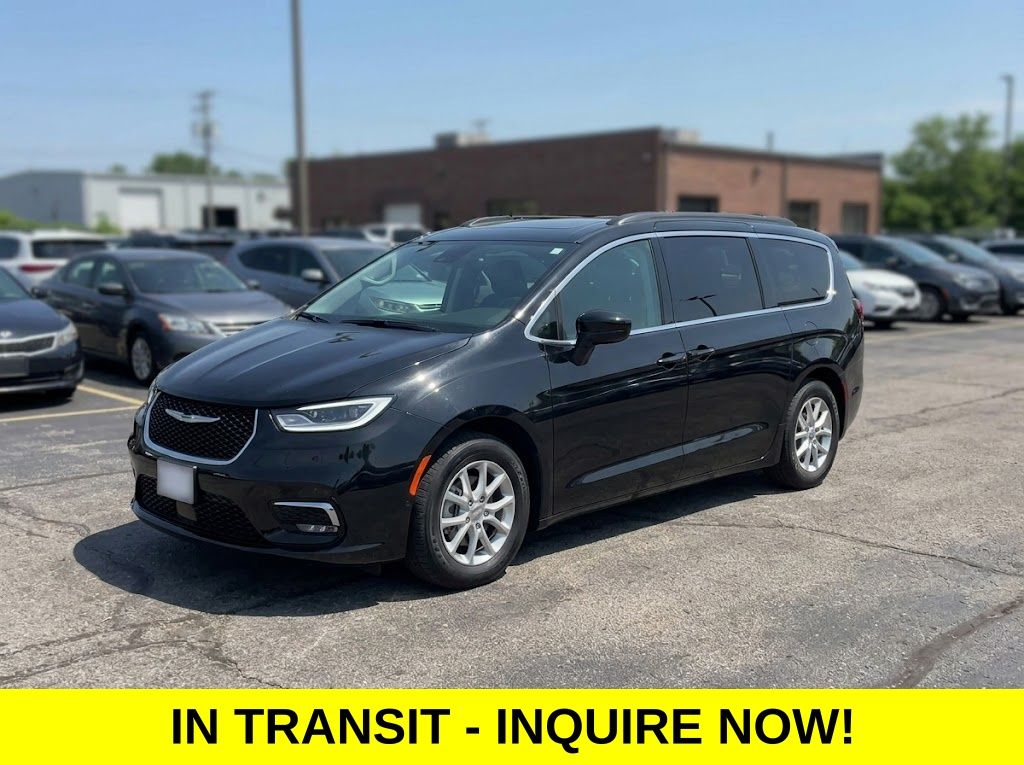 2024 Chrysler Pacifica Touring L's photo
