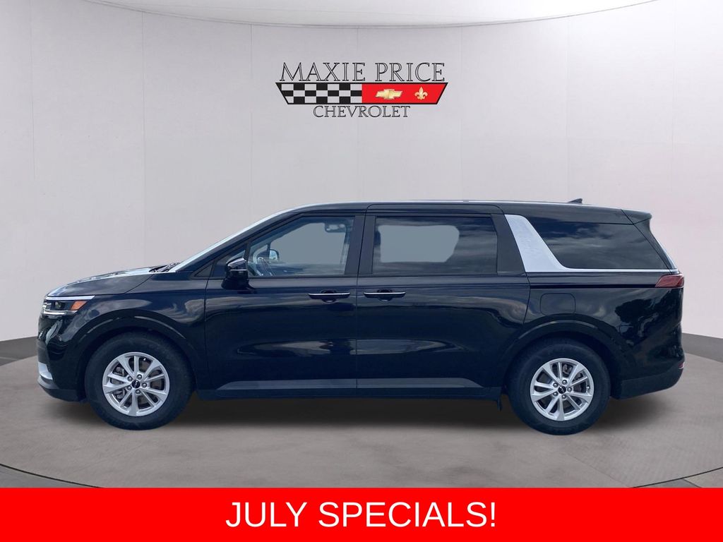Used 2023 Kia Carnival Van