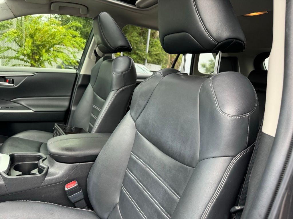 2019 Toyota RAV4 XLE Premium 37