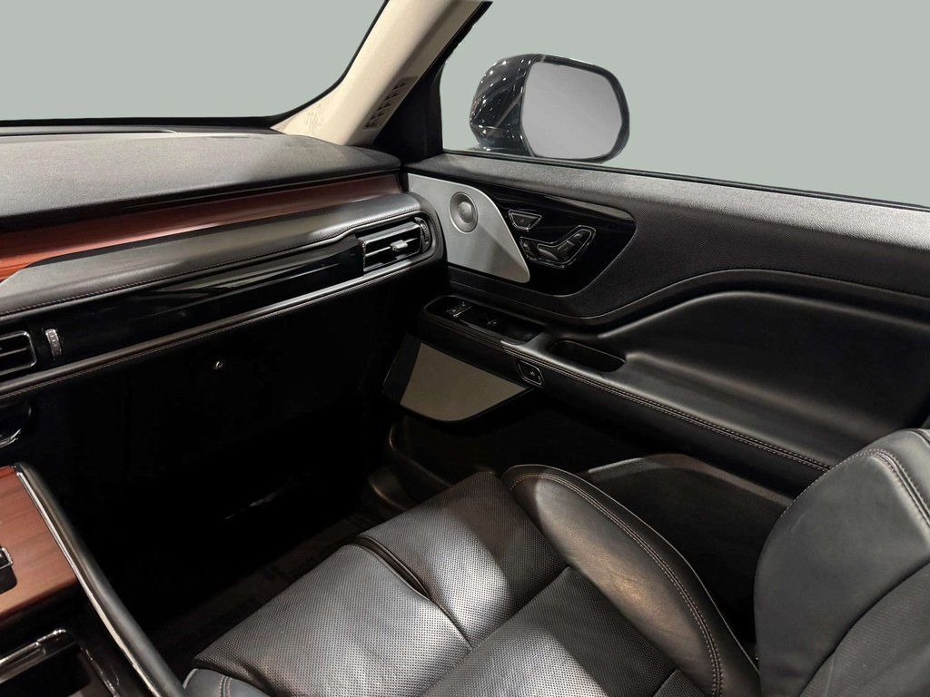 Certified Used 2022 Infinite Black Metallic Clearcoat Lincoln Grand Touring image 21