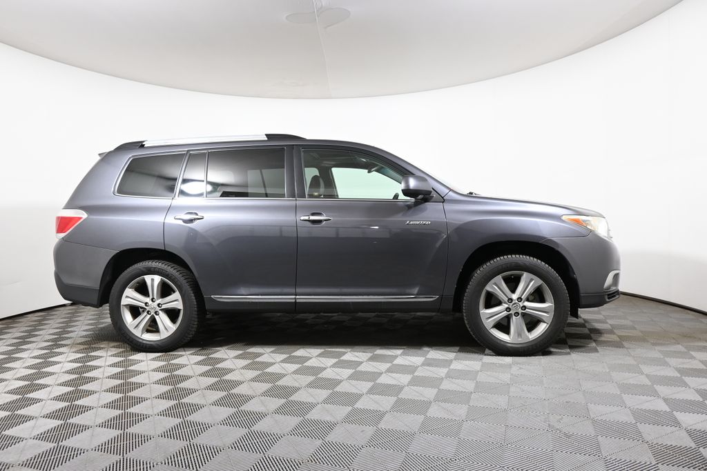 Thumbnail: 2013 Toyota Highlander - 8