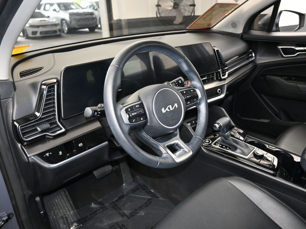 Used 2025 Everlasting Silver Kia EX image 10