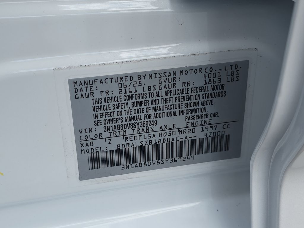 2025 Aspen White Tricoat/Super Black Nissan Sentra SR FWD Sedan