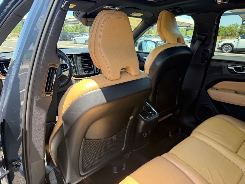 Thumbnail: 2020 Volvo XC60 - 23