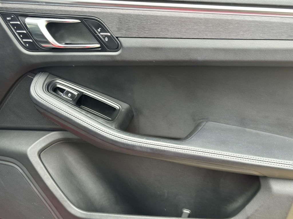 2017 Porsche Macan GTS 19