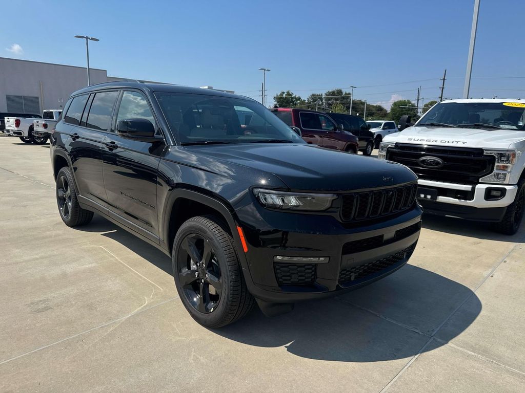 Diamond Black Crystal Pearlcoat 2025 Jeep Grand Cherokee L SUV / Crossover 4X2 8-Speed Automatic