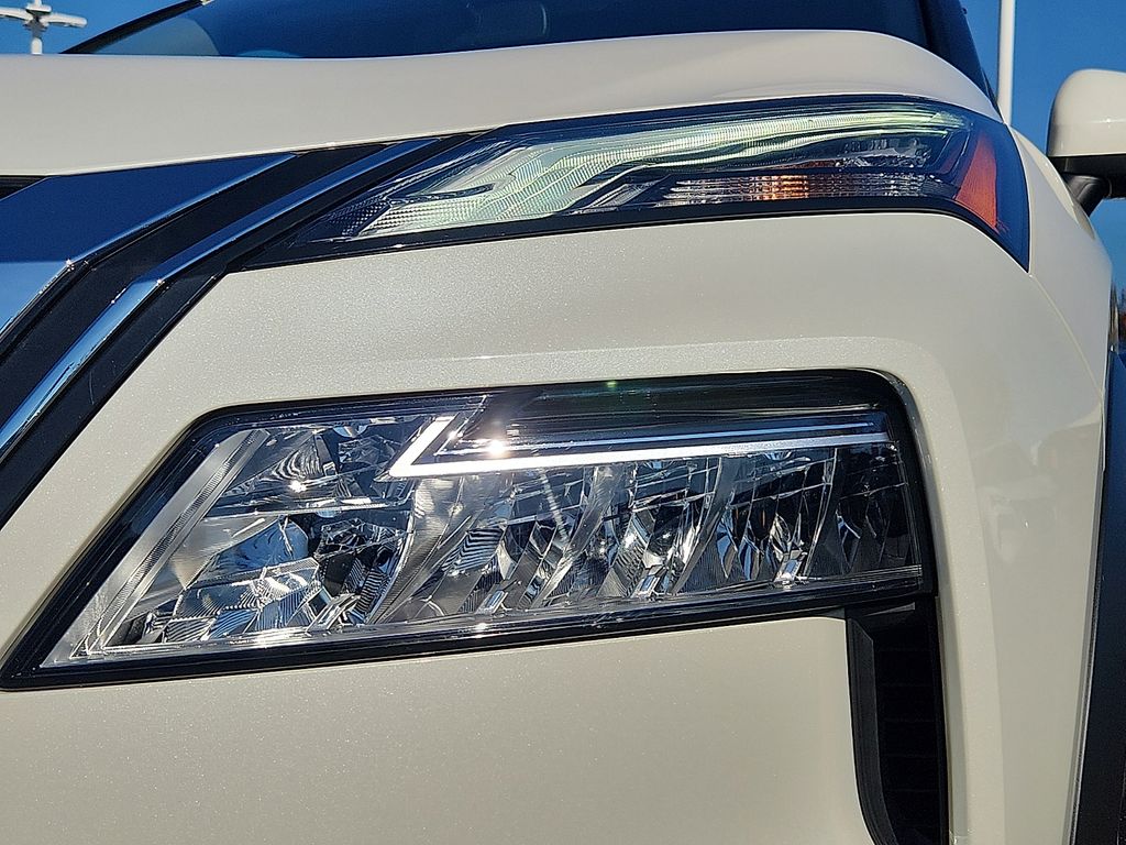 Thumbnail: 2023 Nissan Rogue - 9