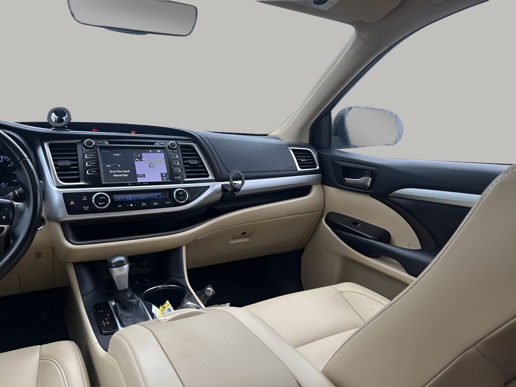 Used Car 2019 Toyota Highlander  Xle For Sale Under $25,000 In Austin, Texas