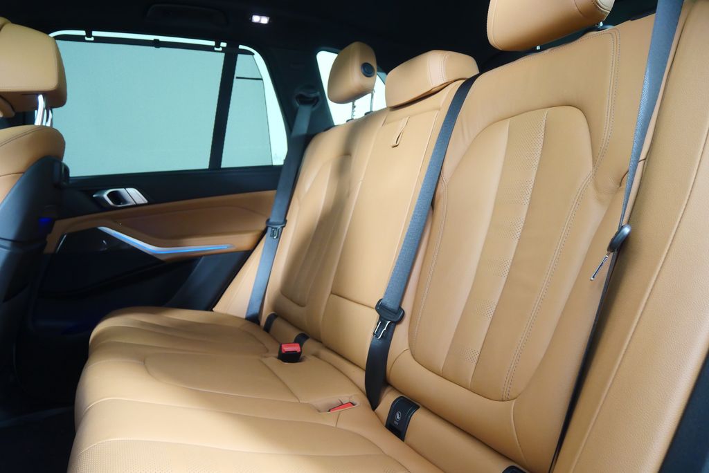 Thumbnail: 2022 BMW X5 - 16
