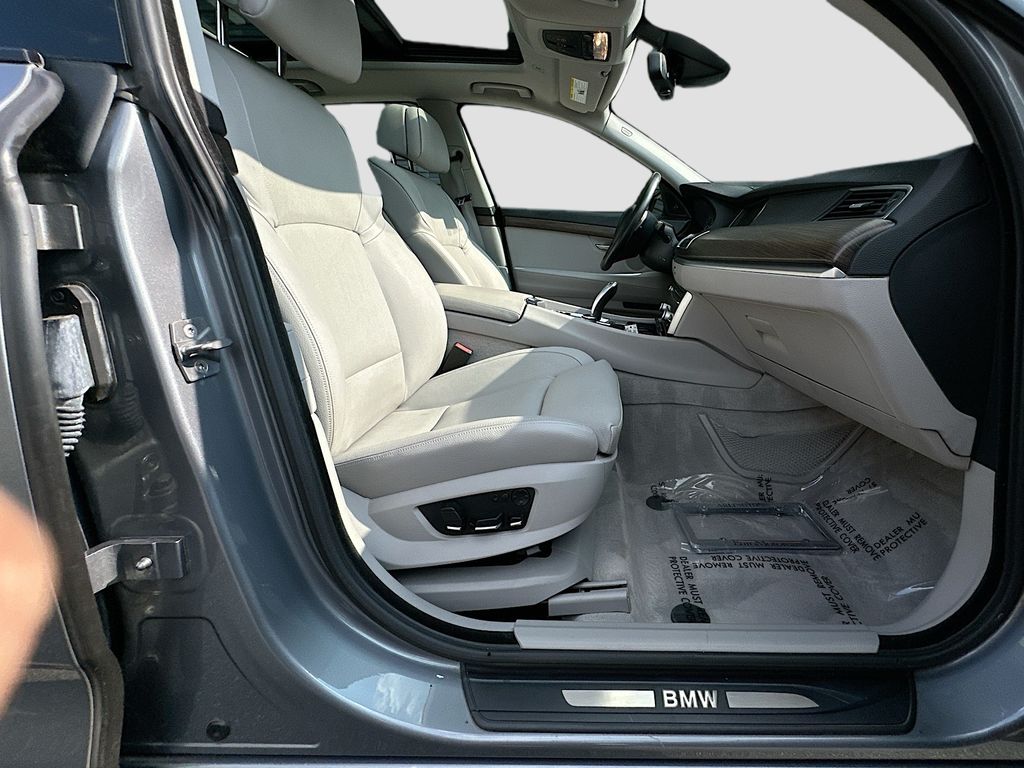 Used 2012 Gray BMW 550i xDrive Gran Turismo image 29