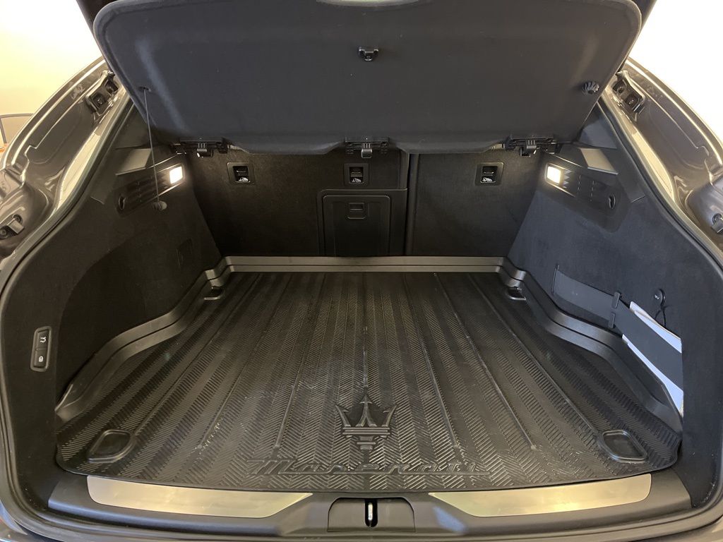 Thumbnail: 2022 Maserati Levante - 26