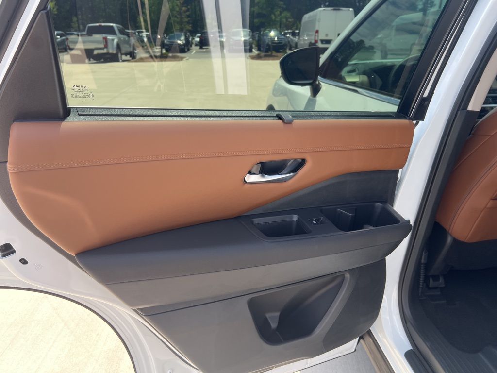 2025 Everest White Pearl Tricoat Nissan Pathfinder Platinum 4X4 SUV