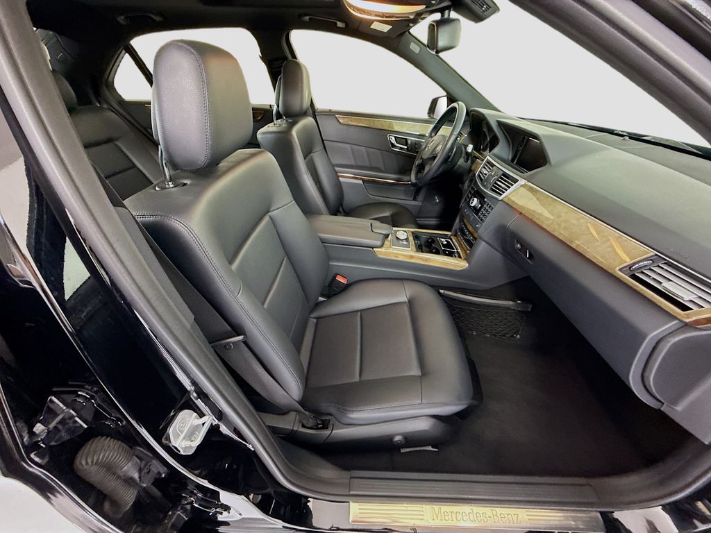 Thumbnail: 2010 Mercedes-Benz E-Class - 21