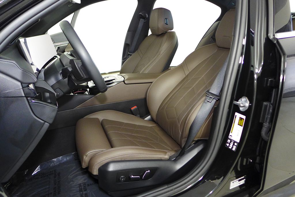 Thumbnail: 2024 BMW 5 Series - 22
