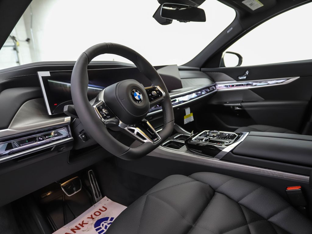 Thumbnail: 2026 BMW 7 Series - 10