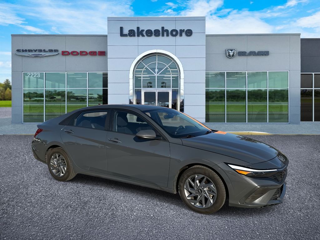 2024 Hyundai Elantra SEL FWD