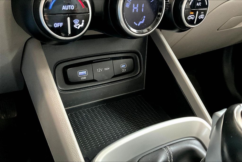 Used 2023 Black Hyundai SEL image 32