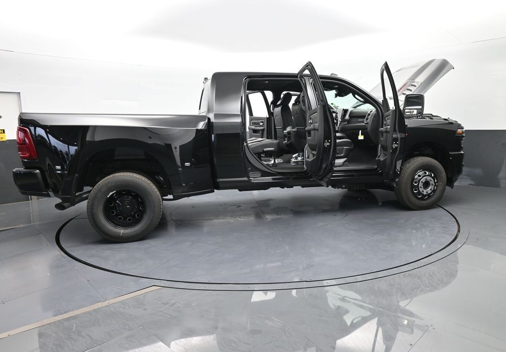 New 2026 Diamond Black Crystal Pearlcoat Ram Laramie image 72