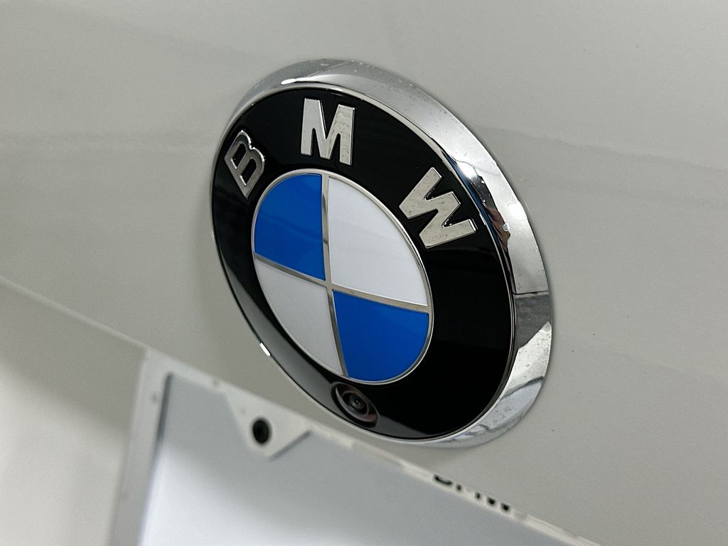 Thumbnail: 2026 BMW i4 - 22