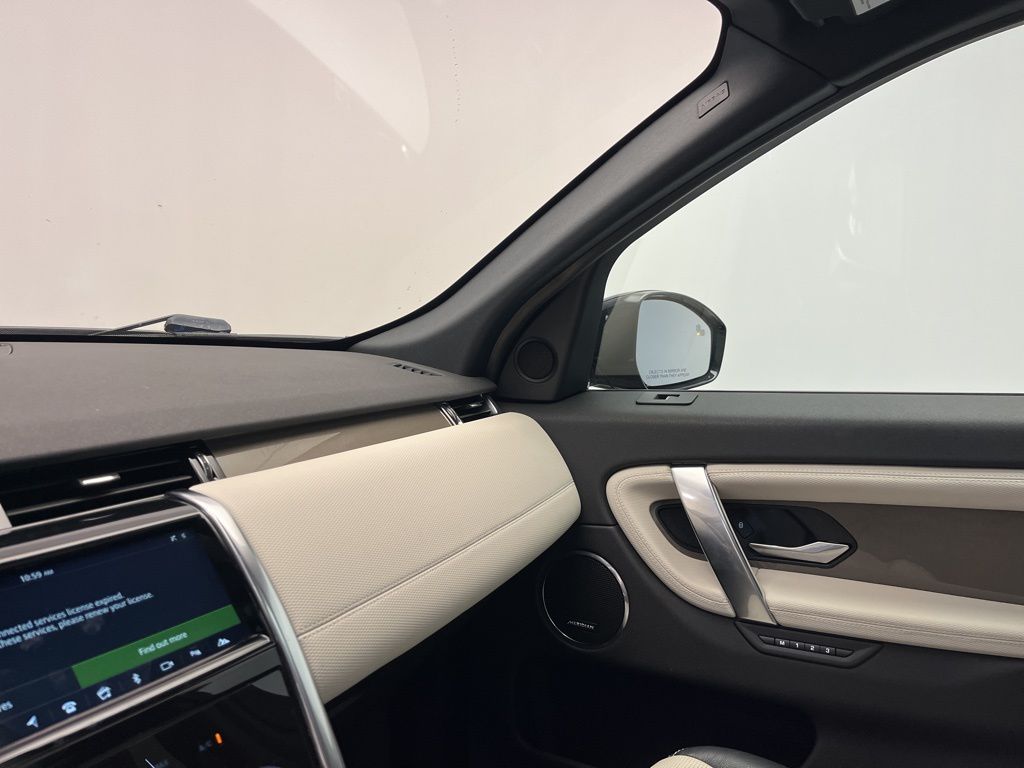 Thumbnail: 2020 Land Rover Discovery Sport - 21