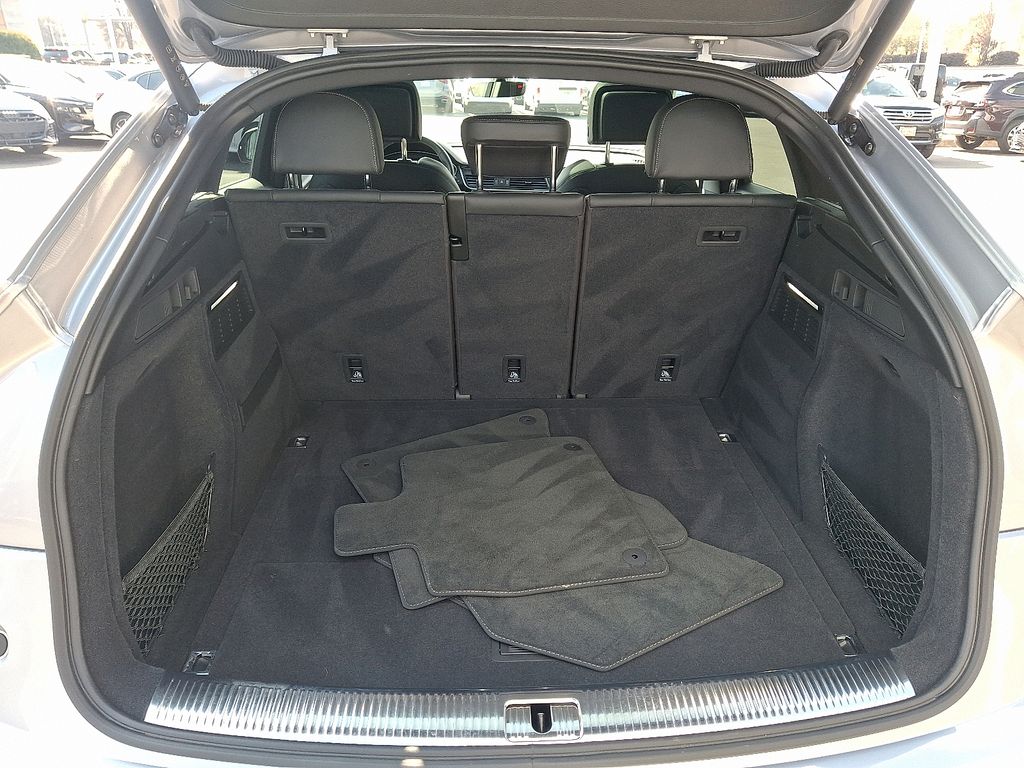 Thumbnail: 2024 Audi SQ5 - 29