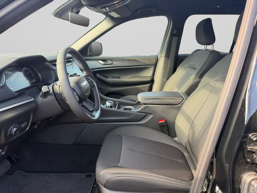 2025 Jeep Grand Cherokee Laredo Black at Spitzer Acura