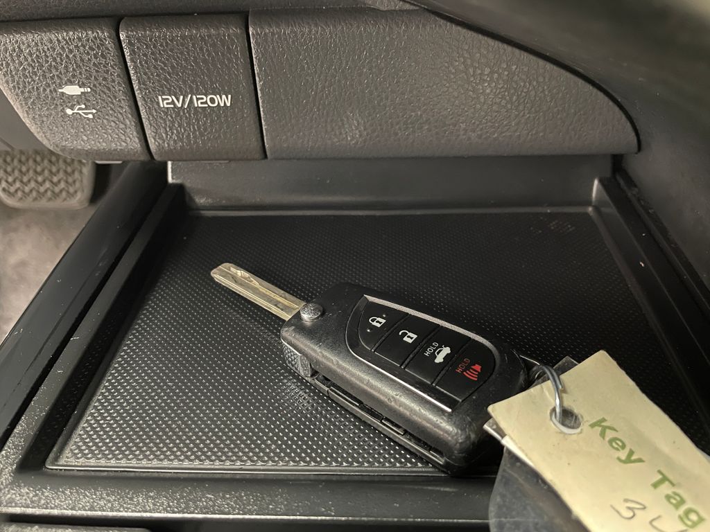 Thumbnail: 2018 Toyota Camry - 28