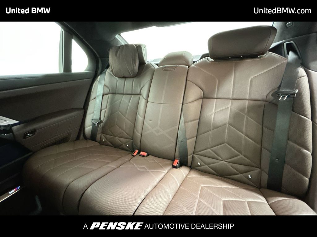 Thumbnail: 2025 BMW 7 Series - 21