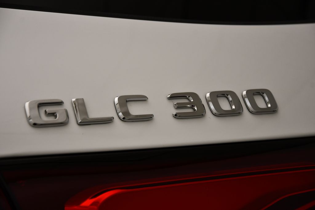 2025 Mercedes-Benz GLC 300 9