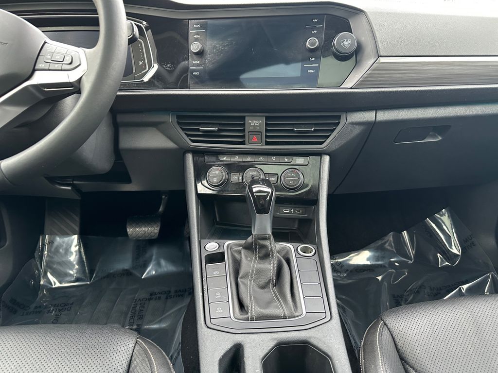 2024 Volkswagen Jetta 1.5T SEL photo