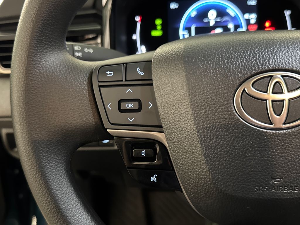 Certified Used 2025  Toyota LE image 19