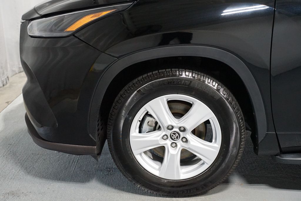 Thumbnail: 2022 Toyota Highlander - 5