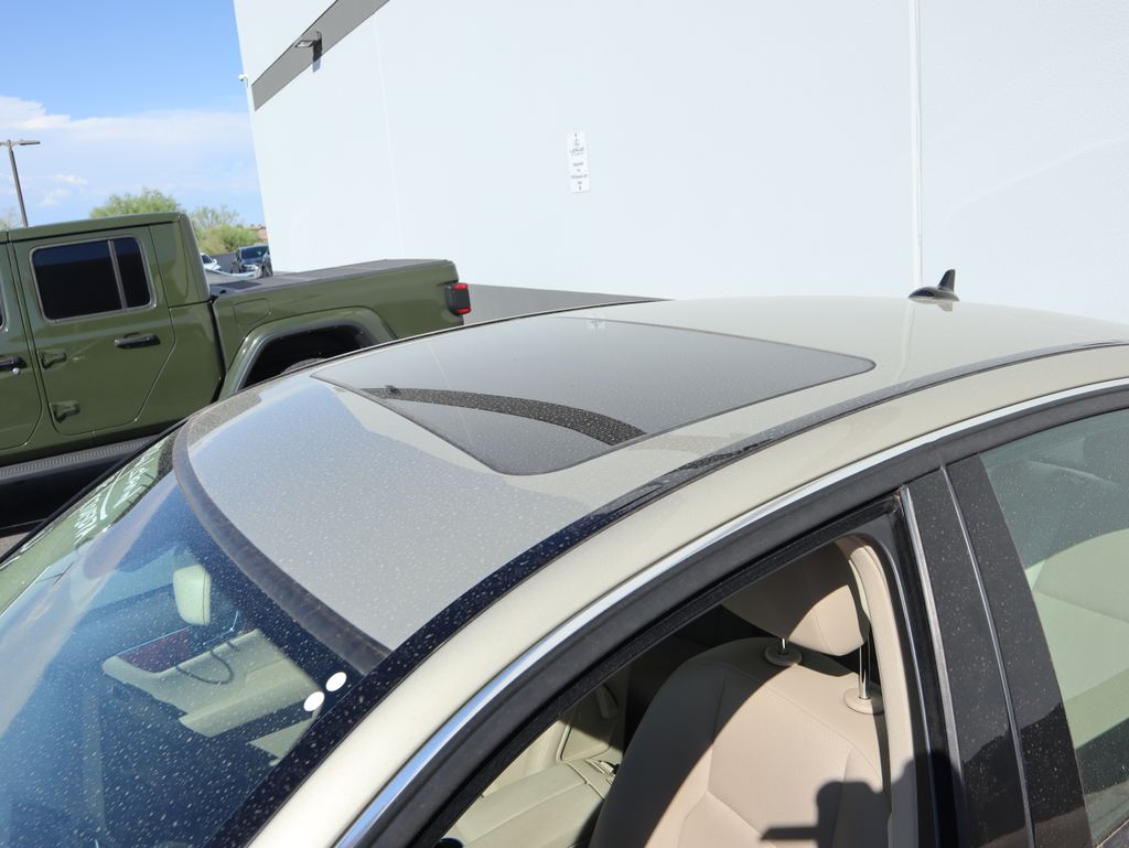 Thumbnail: 2011 Mercedes-Benz C-Class - 6