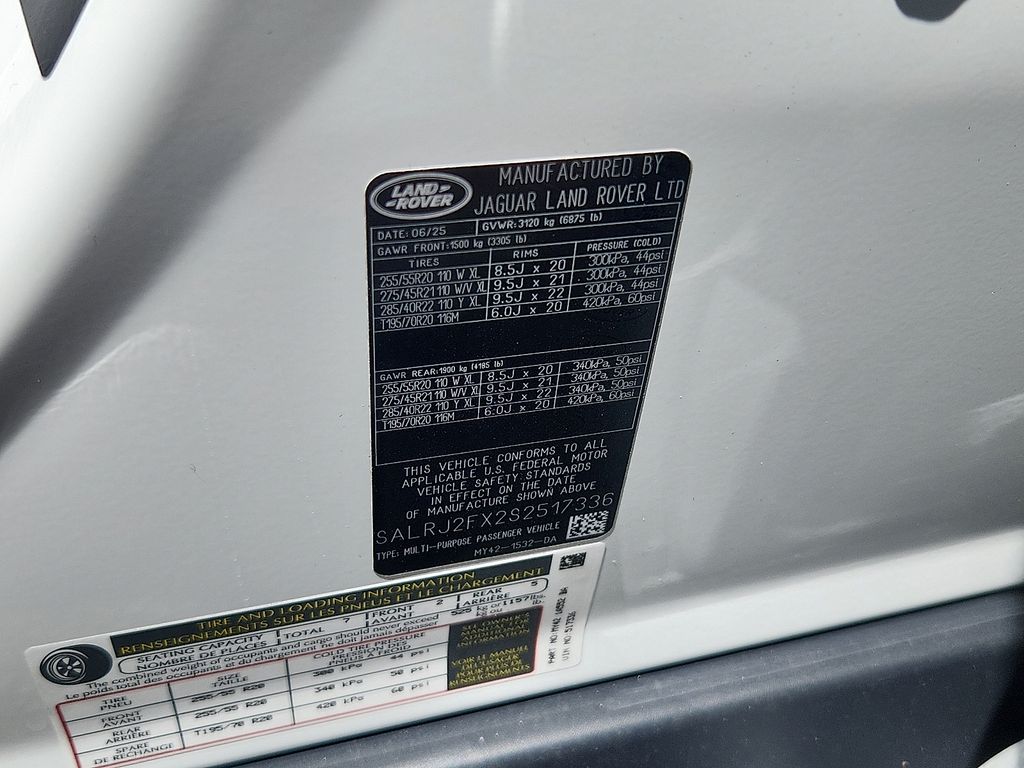 Thumbnail: 2025 Land Rover Discovery - 10