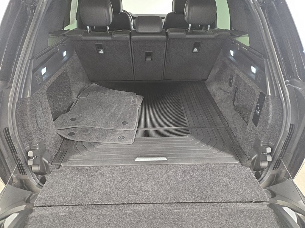 Certified Used 2024 Black Land Rover SE image 23