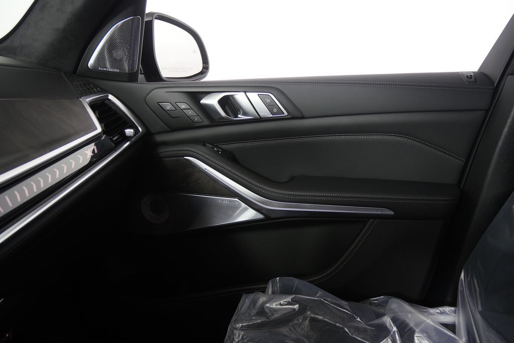 Thumbnail: 2026 BMW X7 - 25