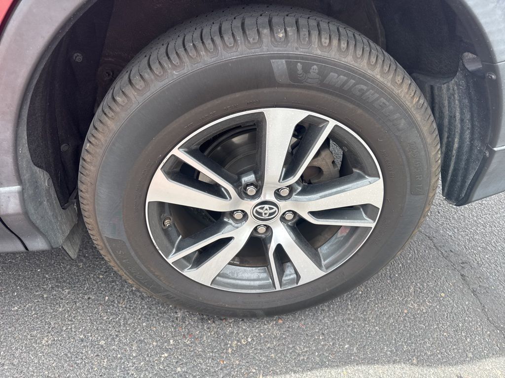 2018 Toyota RAV4 XLE 8