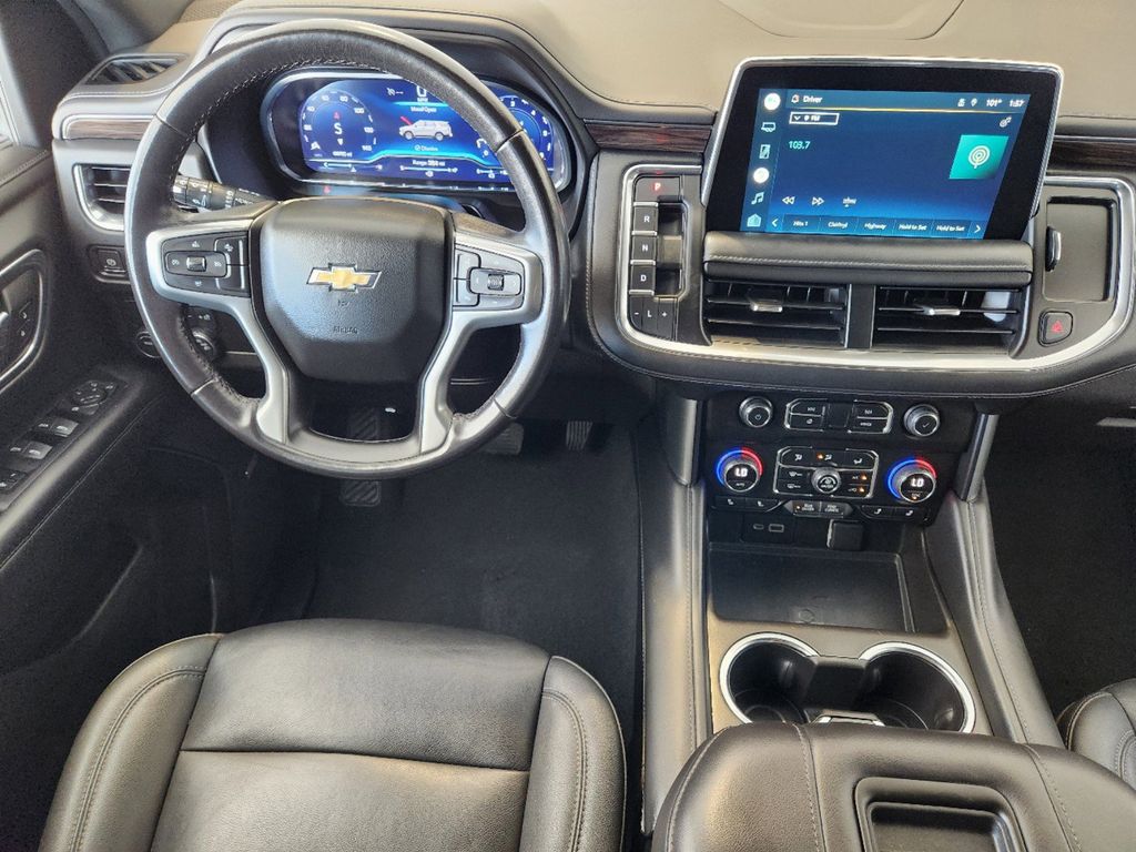 2022 Chevrolet Suburban LT 25