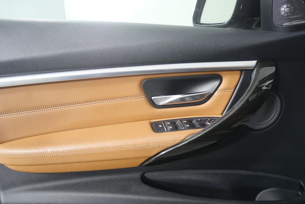 Thumbnail: 2017 BMW 3 Series - 9