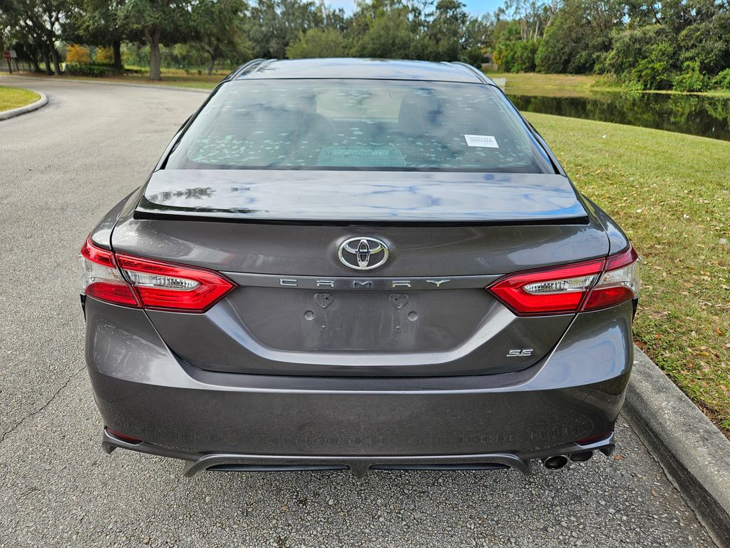 2018 Toyota Camry SE 4