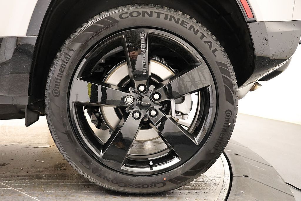 Thumbnail: 2026 Land Rover Defender - 10