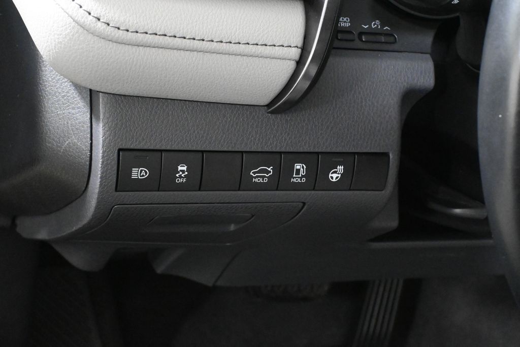 Thumbnail: 2021 Toyota Camry - 28