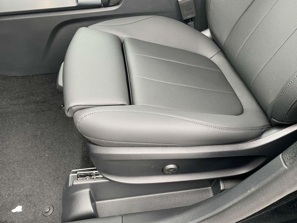 Thumbnail: 2025 Mercedes-Benz GLB - 20