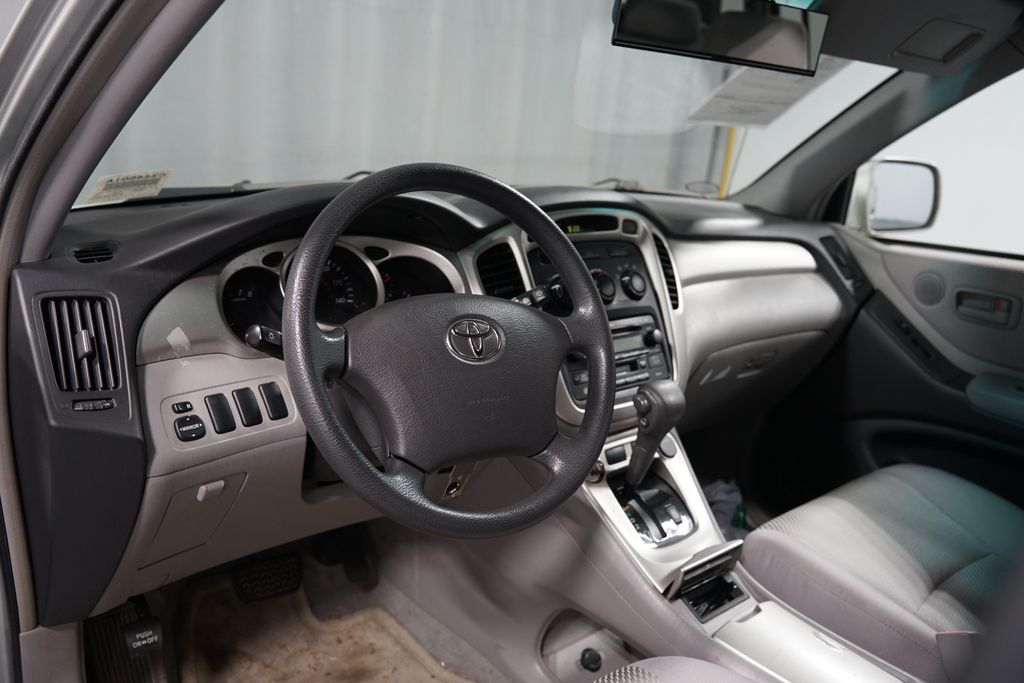 Thumbnail: 2004 Toyota Highlander - 7