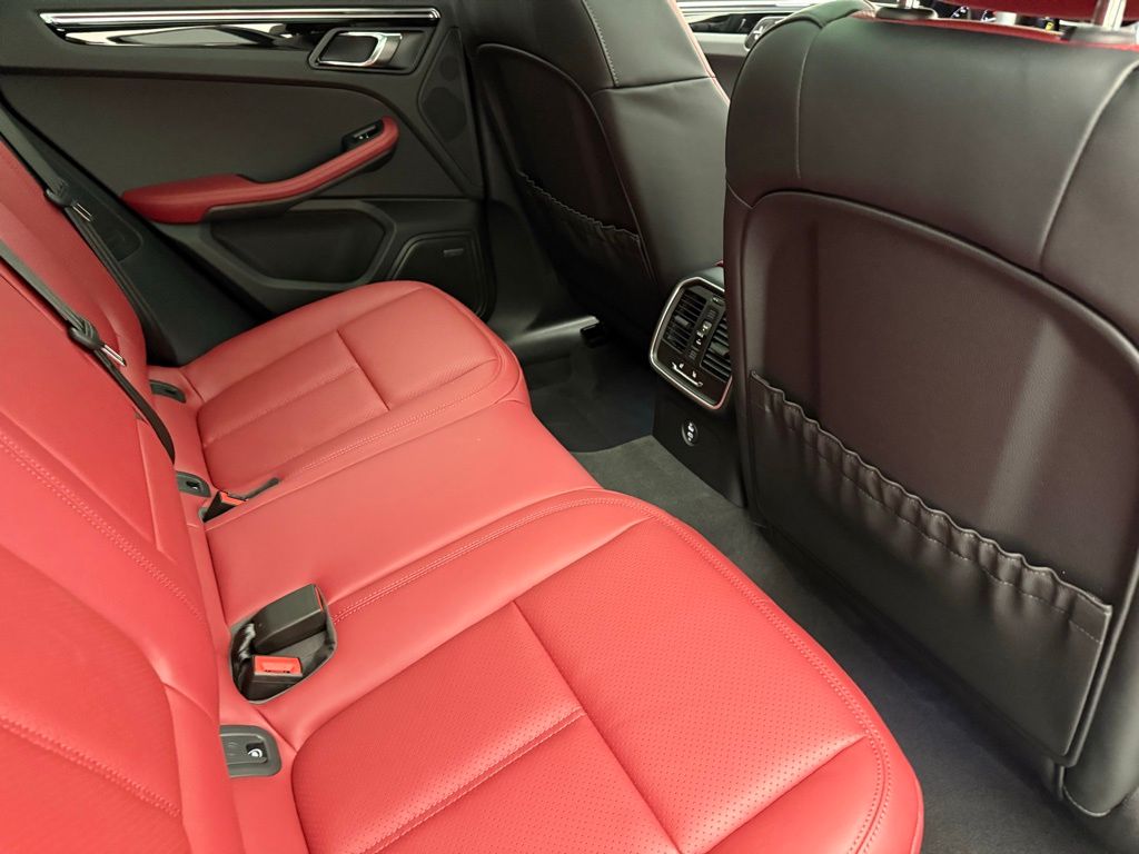 Thumbnail: 2026 Porsche Macan - 30