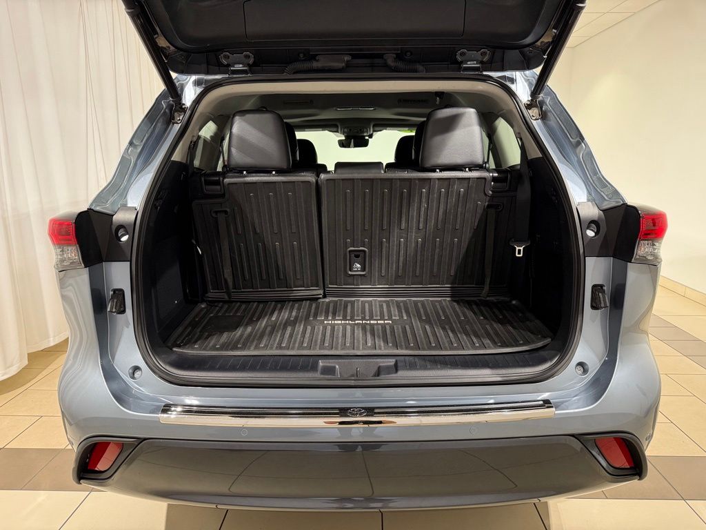Thumbnail: 2021 Toyota Highlander - 11